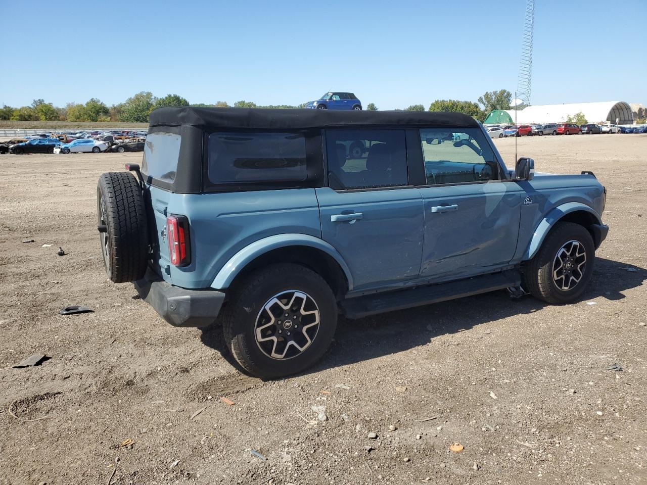 2021 Ford Bronco Base - Image 3