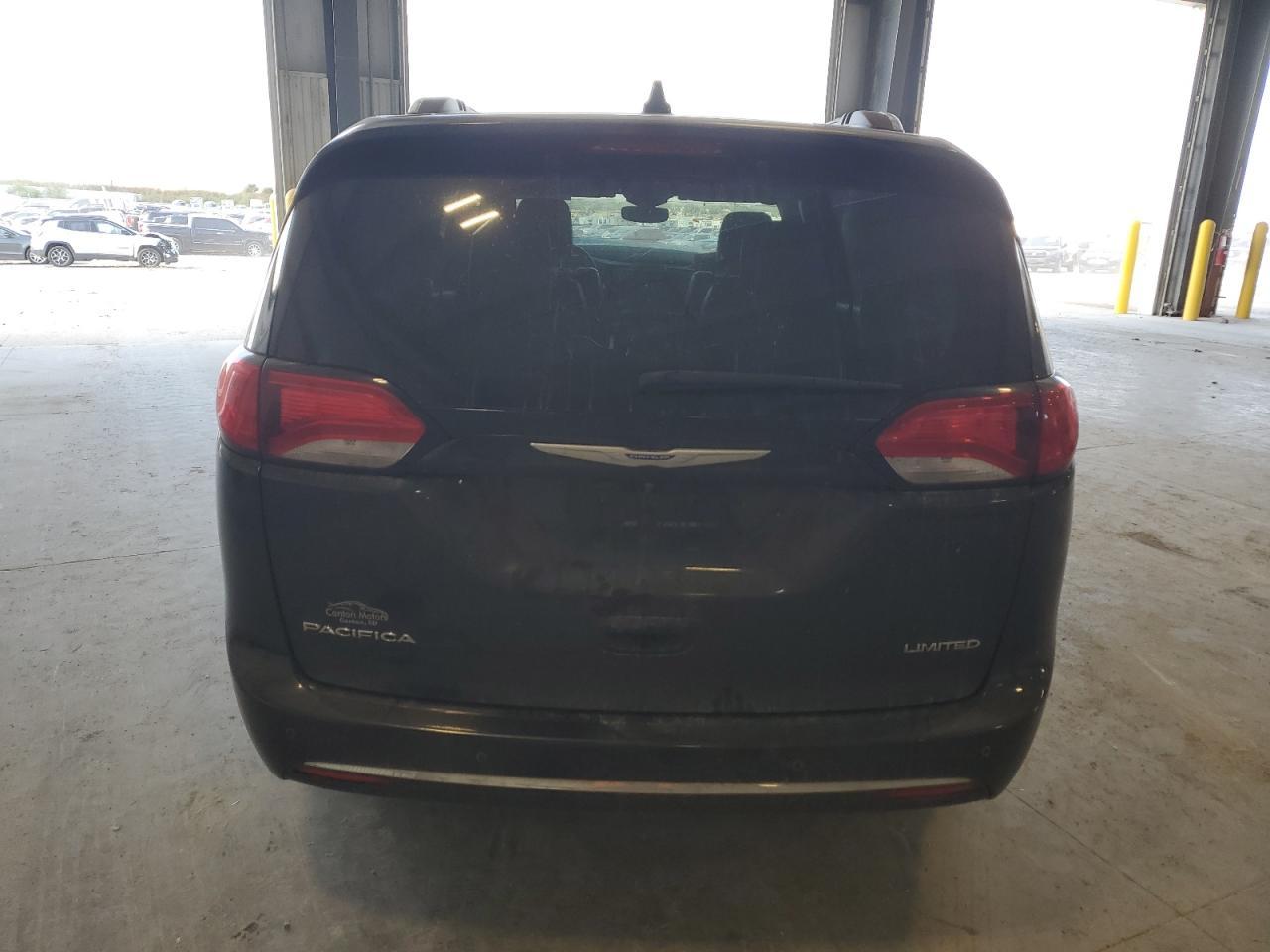 2018 Chrysler Pacifica Limited - Image 6