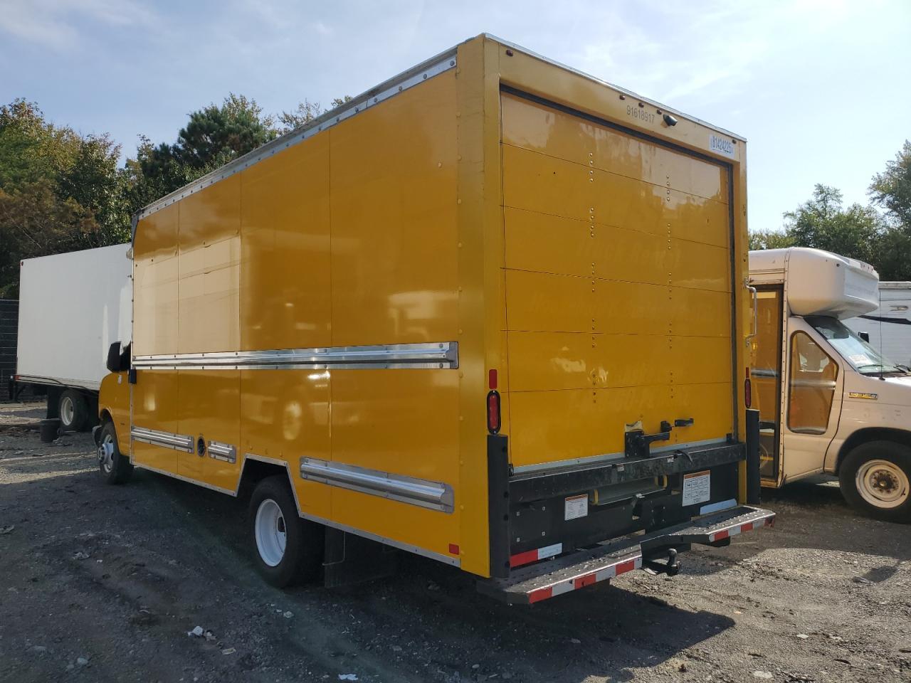 2021 GMC Savana Cut - Box Truck - Image 3