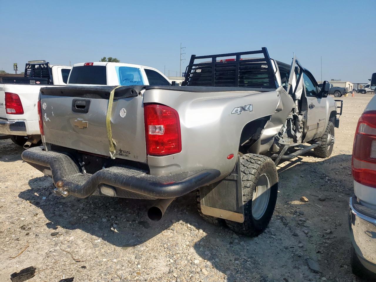 2008 Chevrolet Silverado K3500 - Image 3