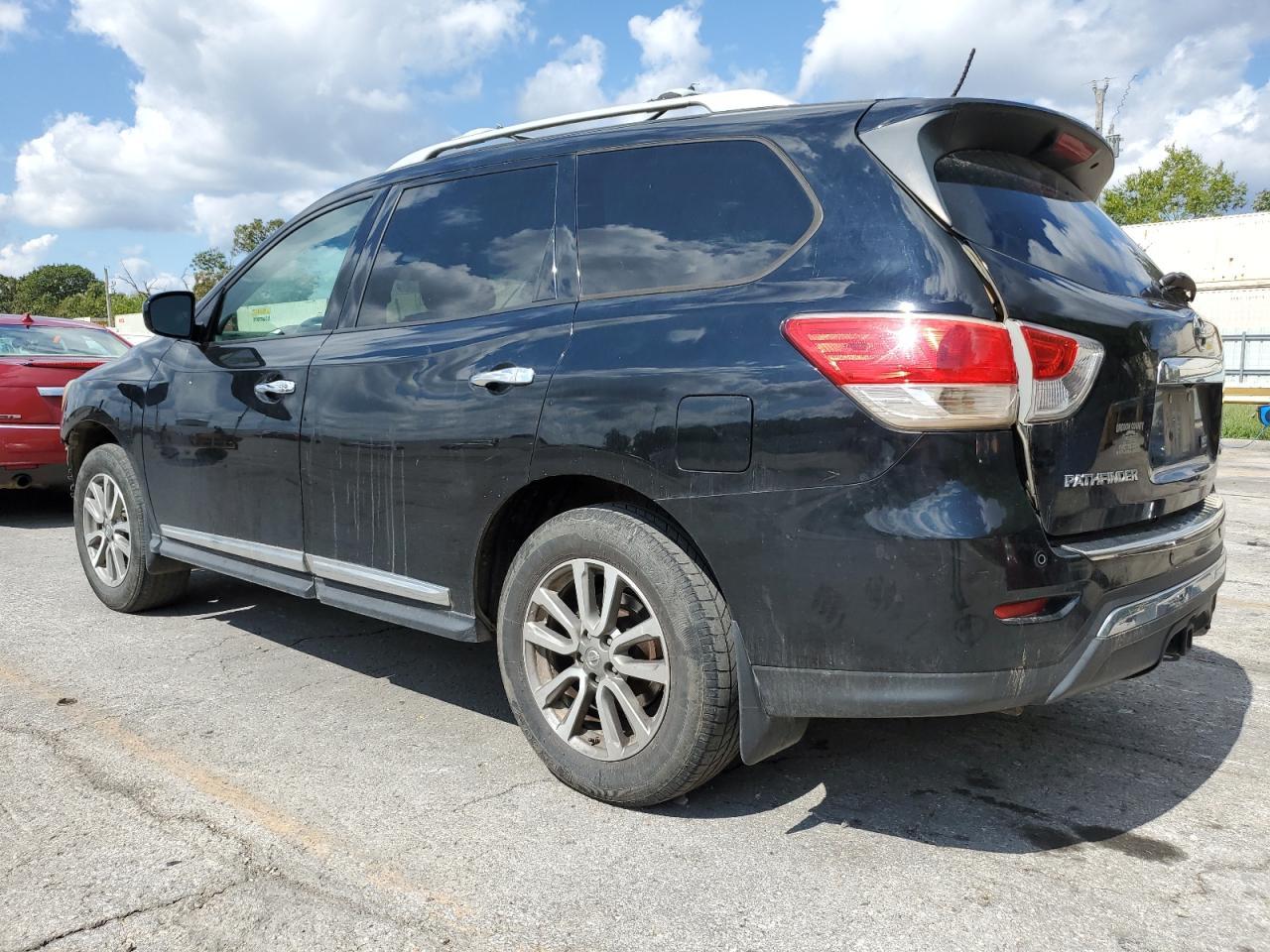 2014 Nissan Pathfinder S - Image 2