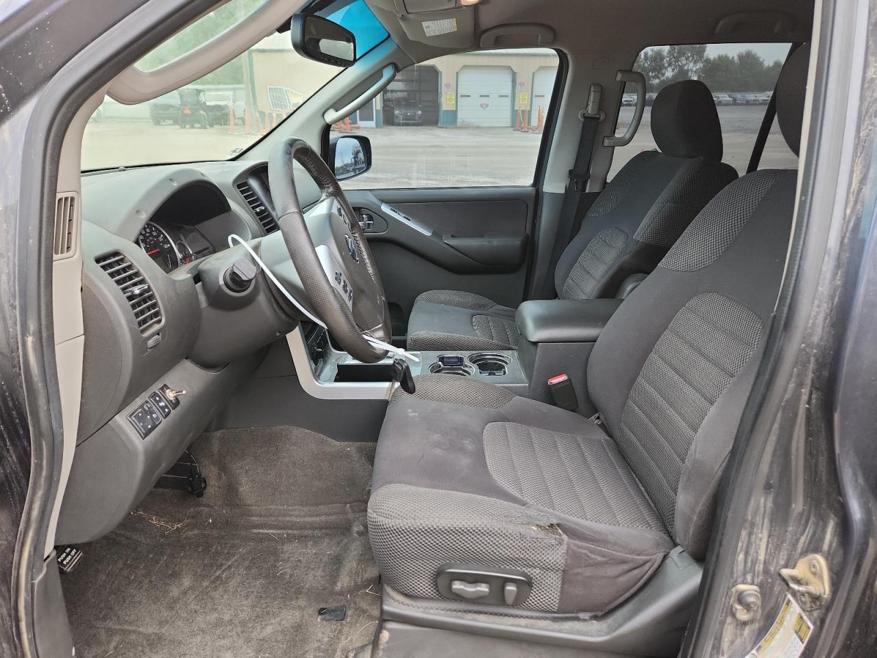 2012 Nissan Pathfinder S - Image 7