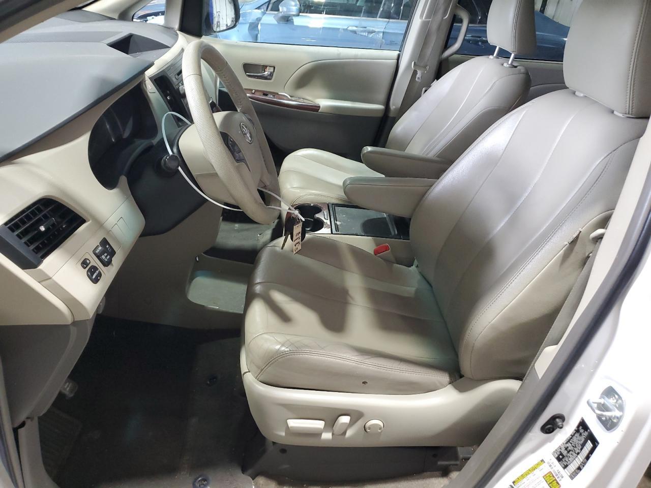 2013 Toyota Sienna Xle - Image 7