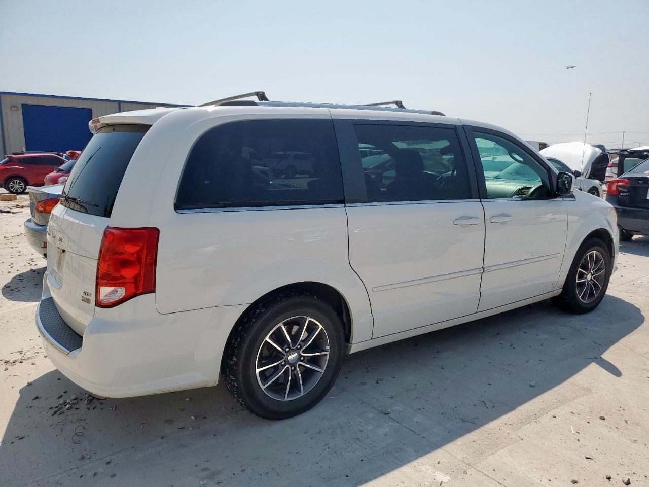 2017 Dodge Grand Caravan Sxt - Image 3