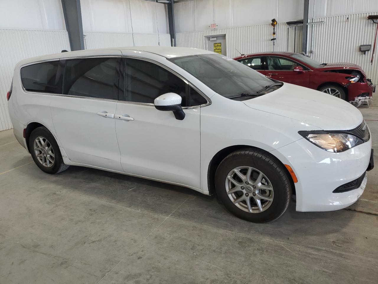 2023 Chrysler Voyager Lx - Фото 4