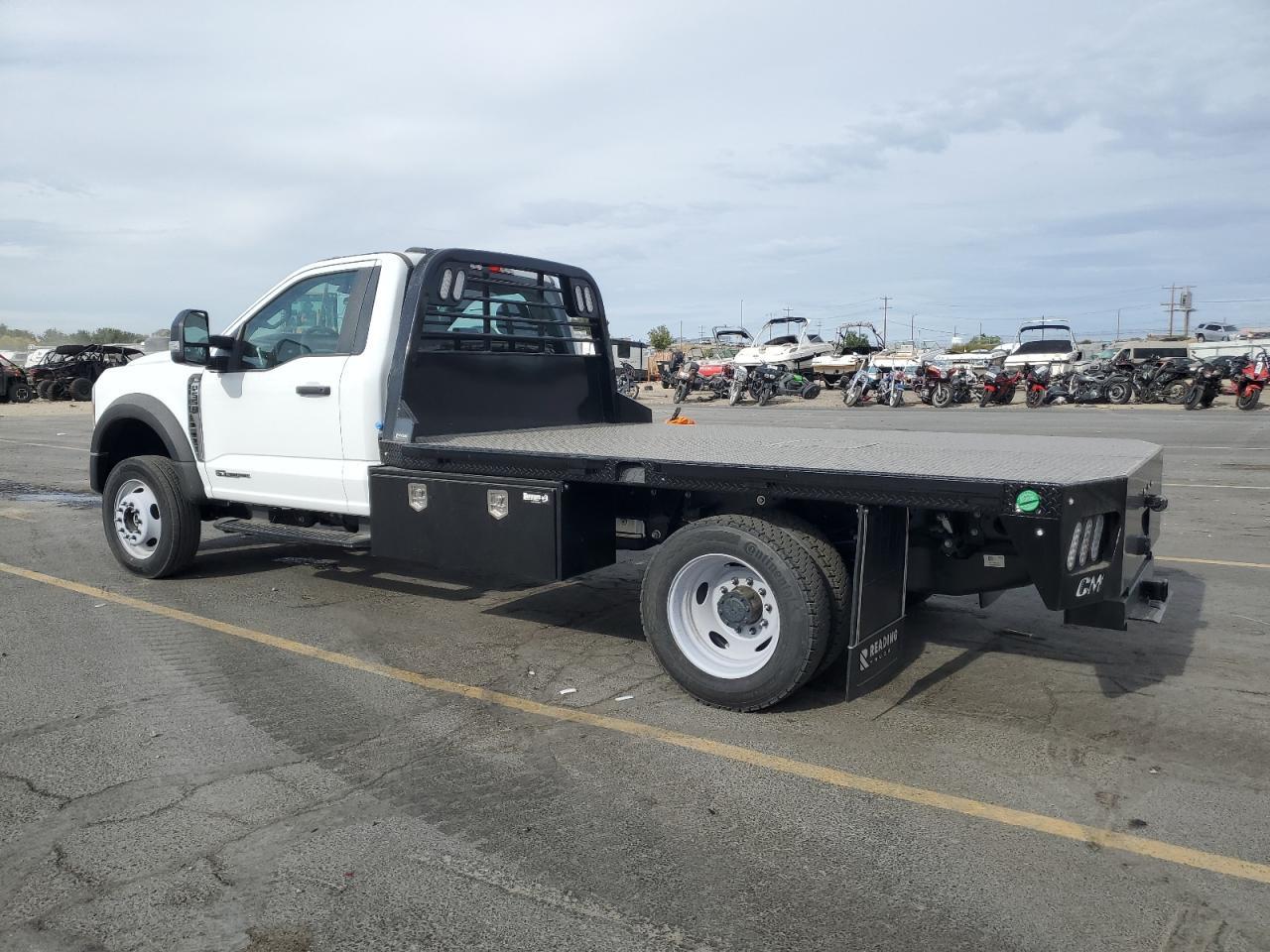 2025 Ford F550 Super - Фото 2