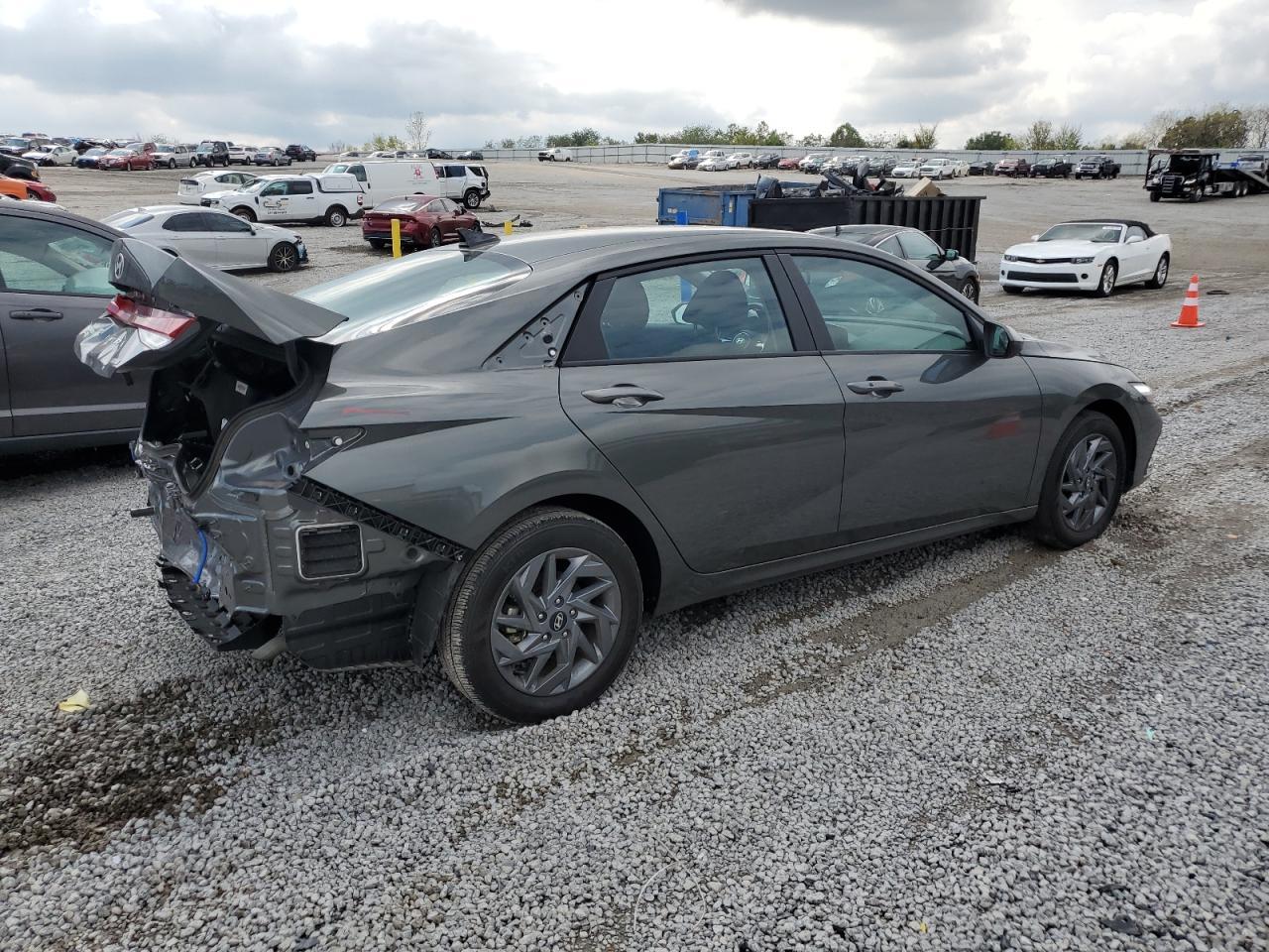 2024 Hyundai Elantra Blue - Image 3