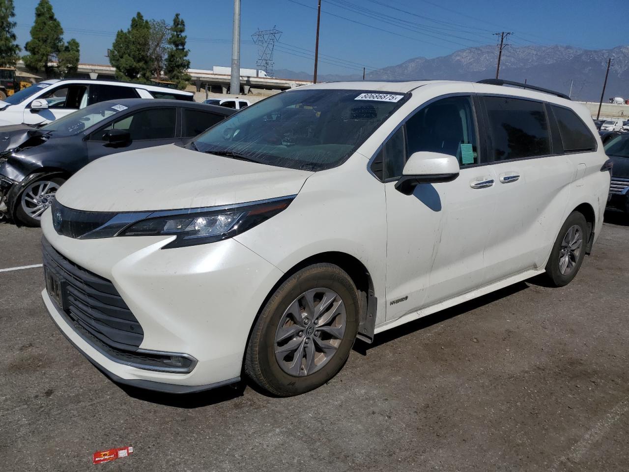 2021 Toyota Sienna Xle