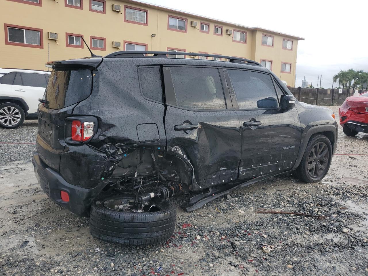2017 Jeep Renegade Latitude - Image 3