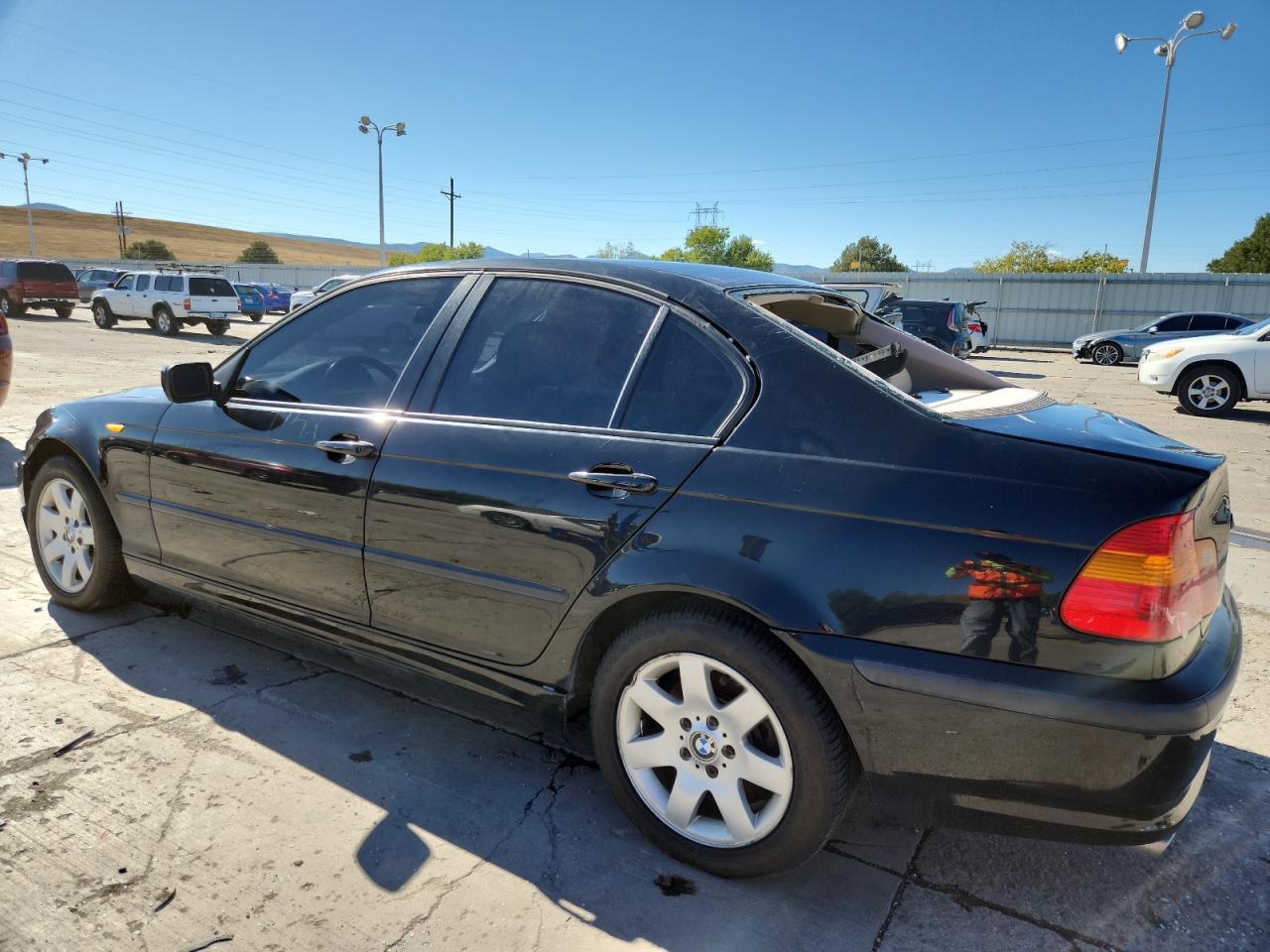2005 BMW 325 Xi - Image 2