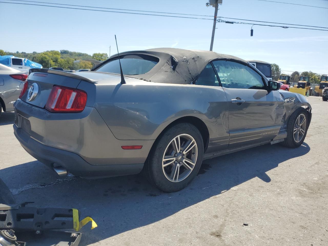 2011 Ford Mustang - Фото 3