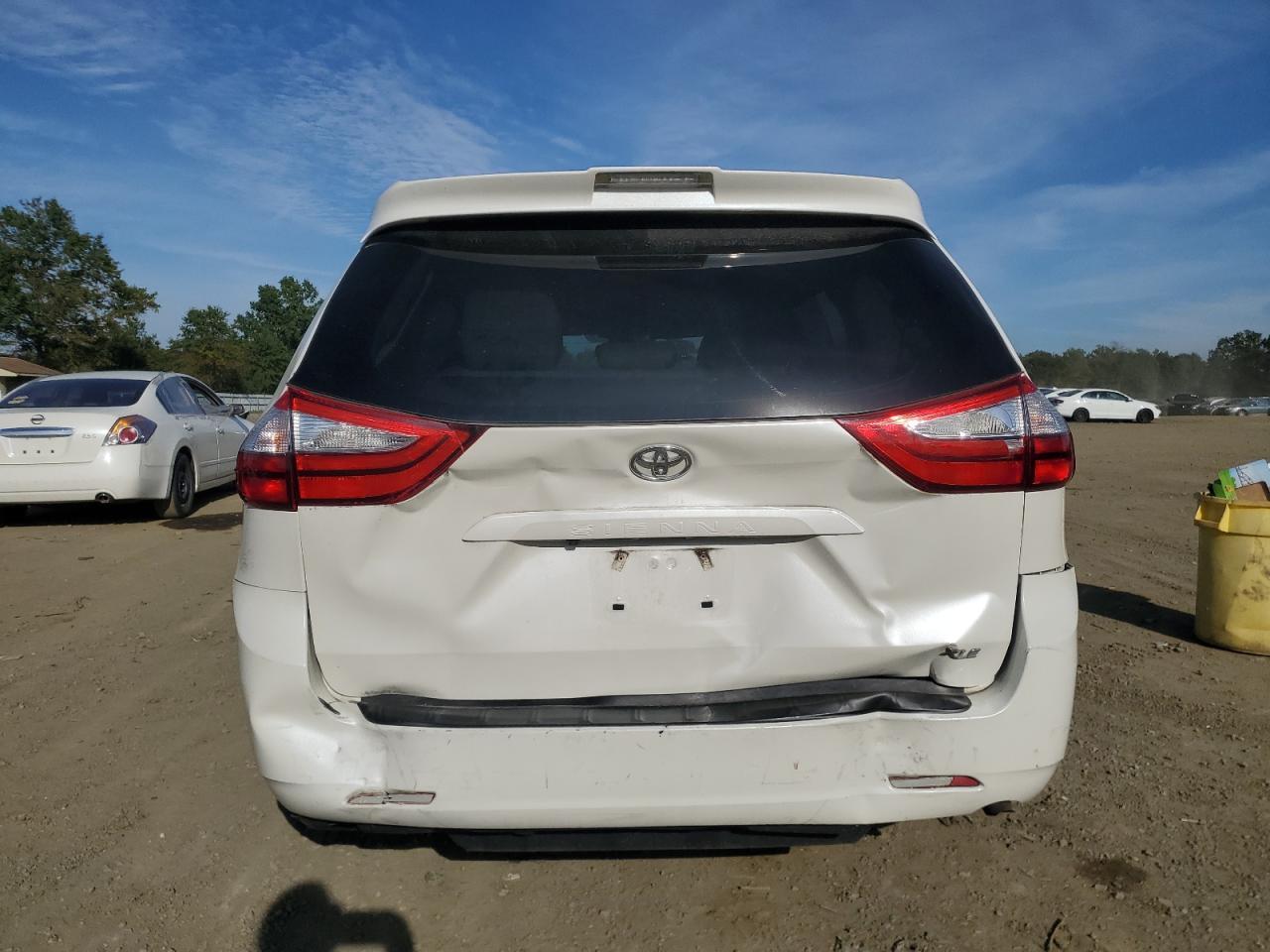 2018 Toyota Sienna Xle - Image 6