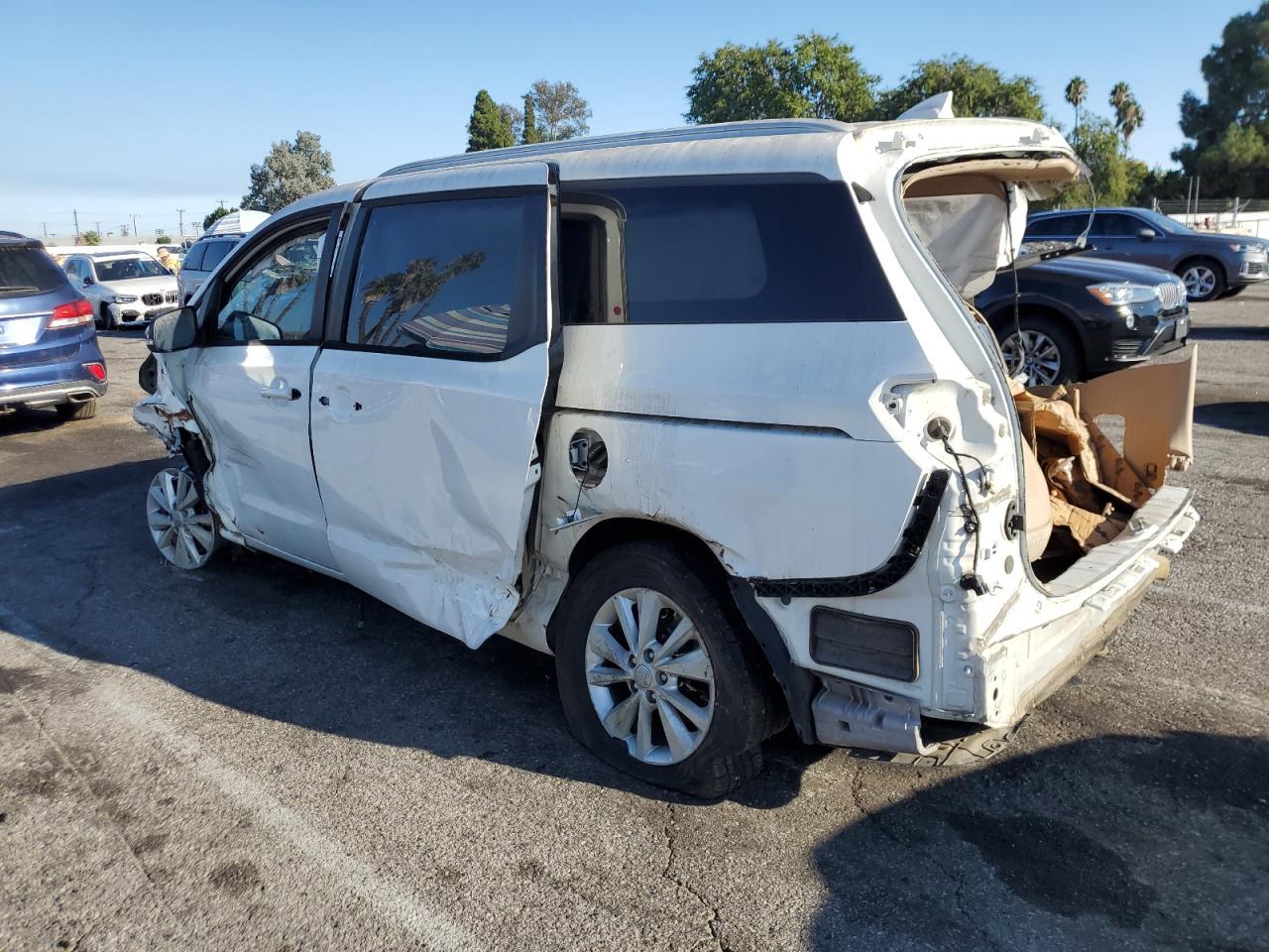 2016 Kia Sedona Lx - Image 2