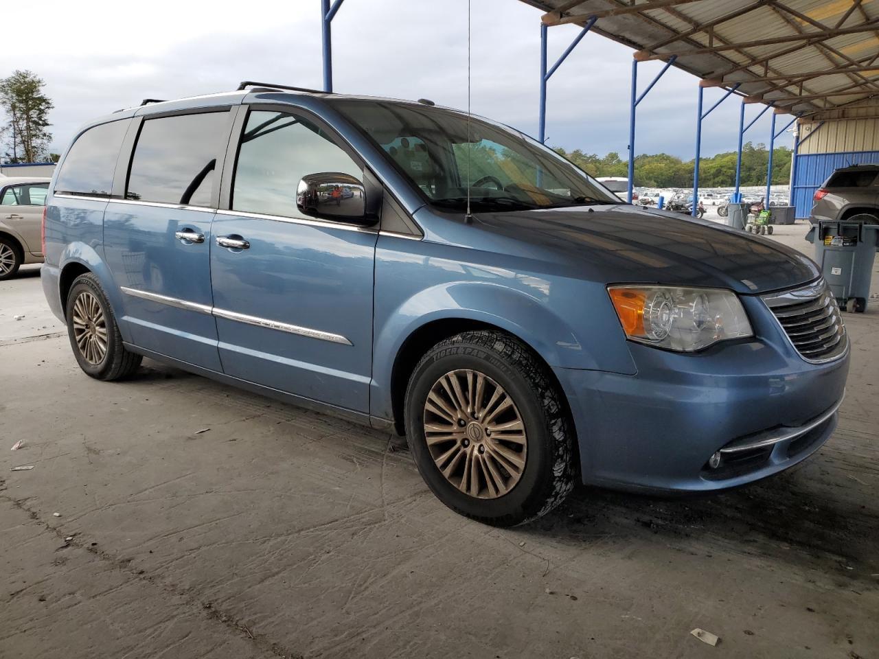 2011 Chrysler Town & Country Limited - Фото 4