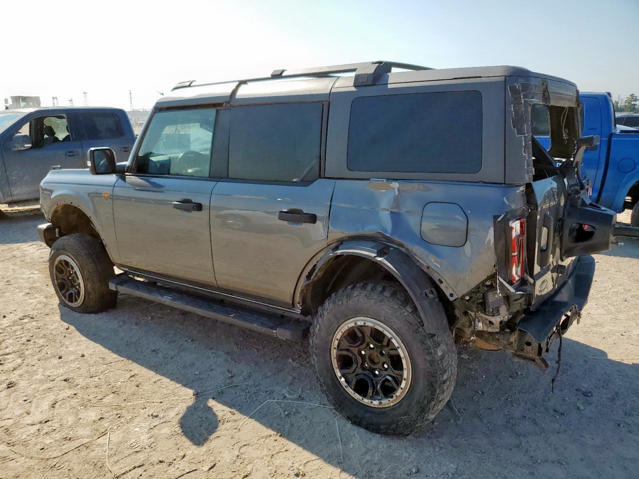 2023 Ford Bronco Base - Image 2