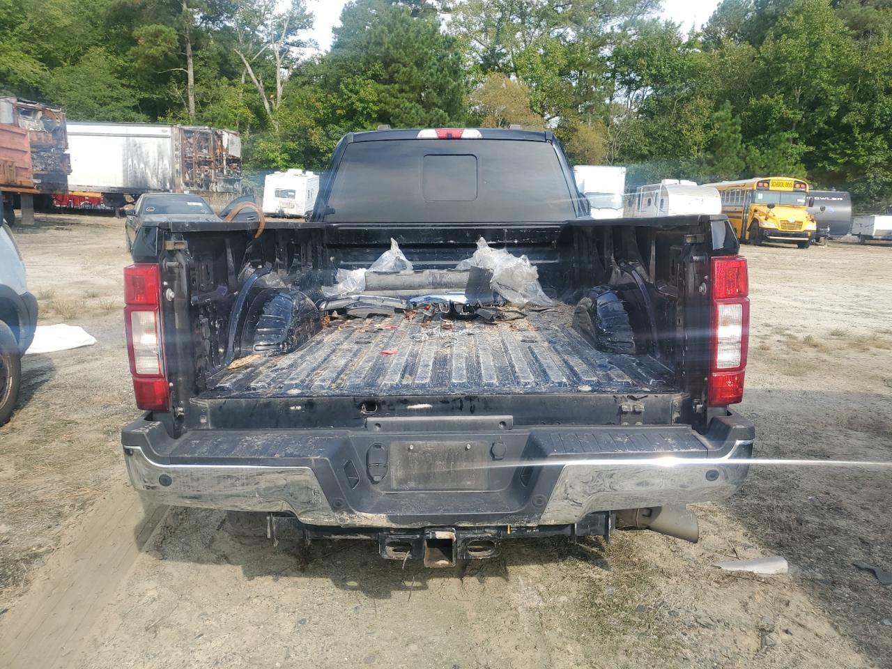 2022 Ford F350 Super Duty - Image 6