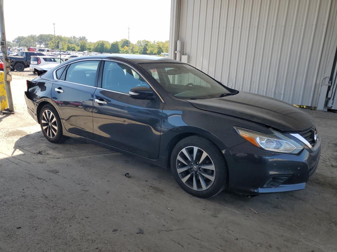 2017 Nissan Altima 2.5 - Image 4