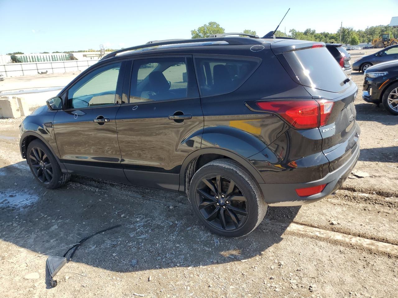 2019 Ford Escape Se - Фото 2