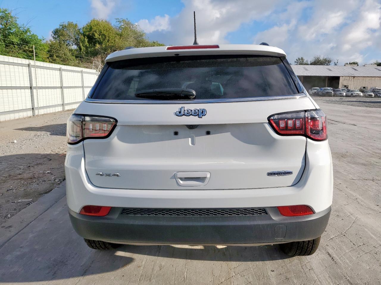 2025 Jeep Compass Latitude - Фото 6