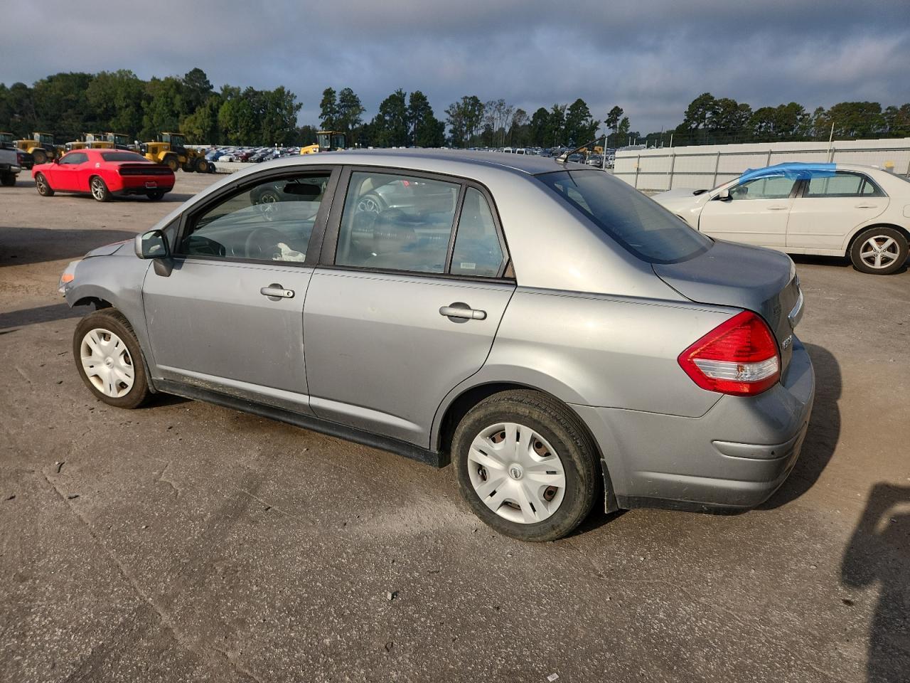 2011 Nissan Versa S - Image 2