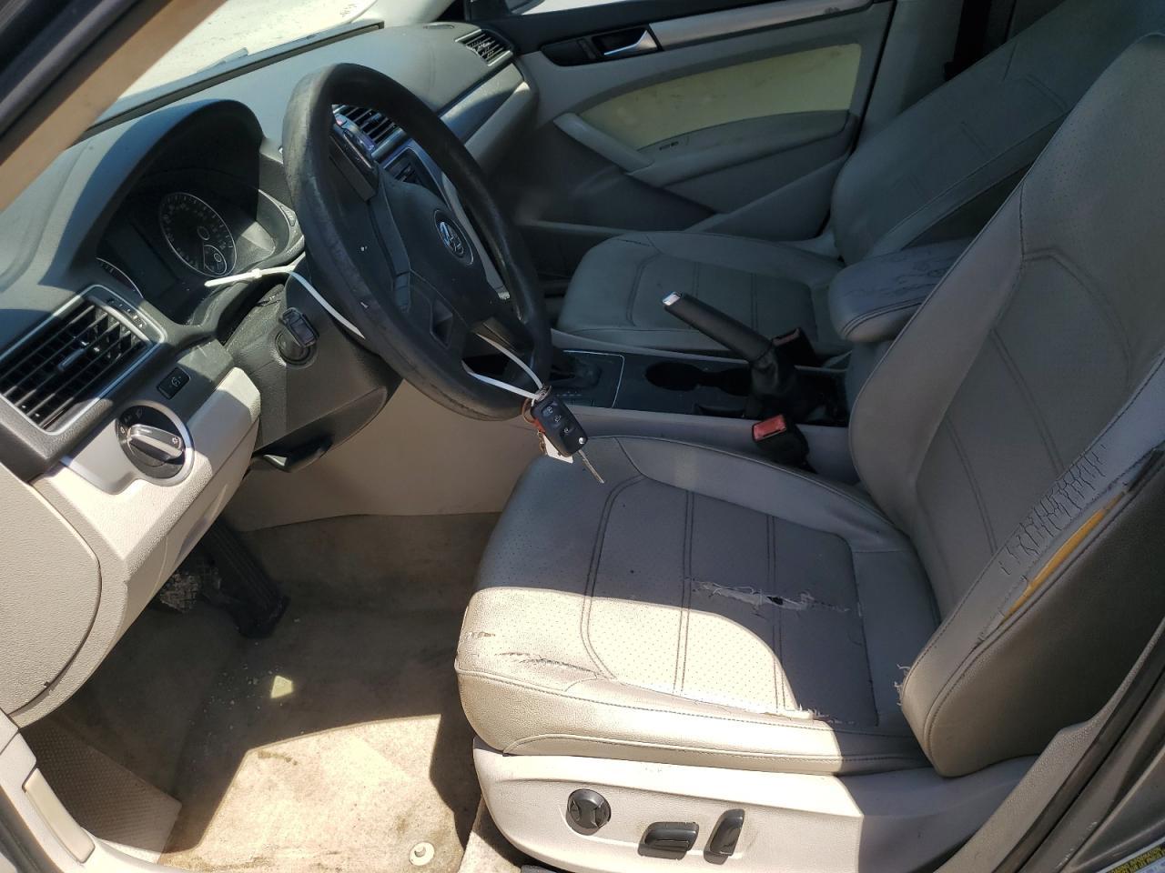 2013 Volkswagen Passat S - Фото 7