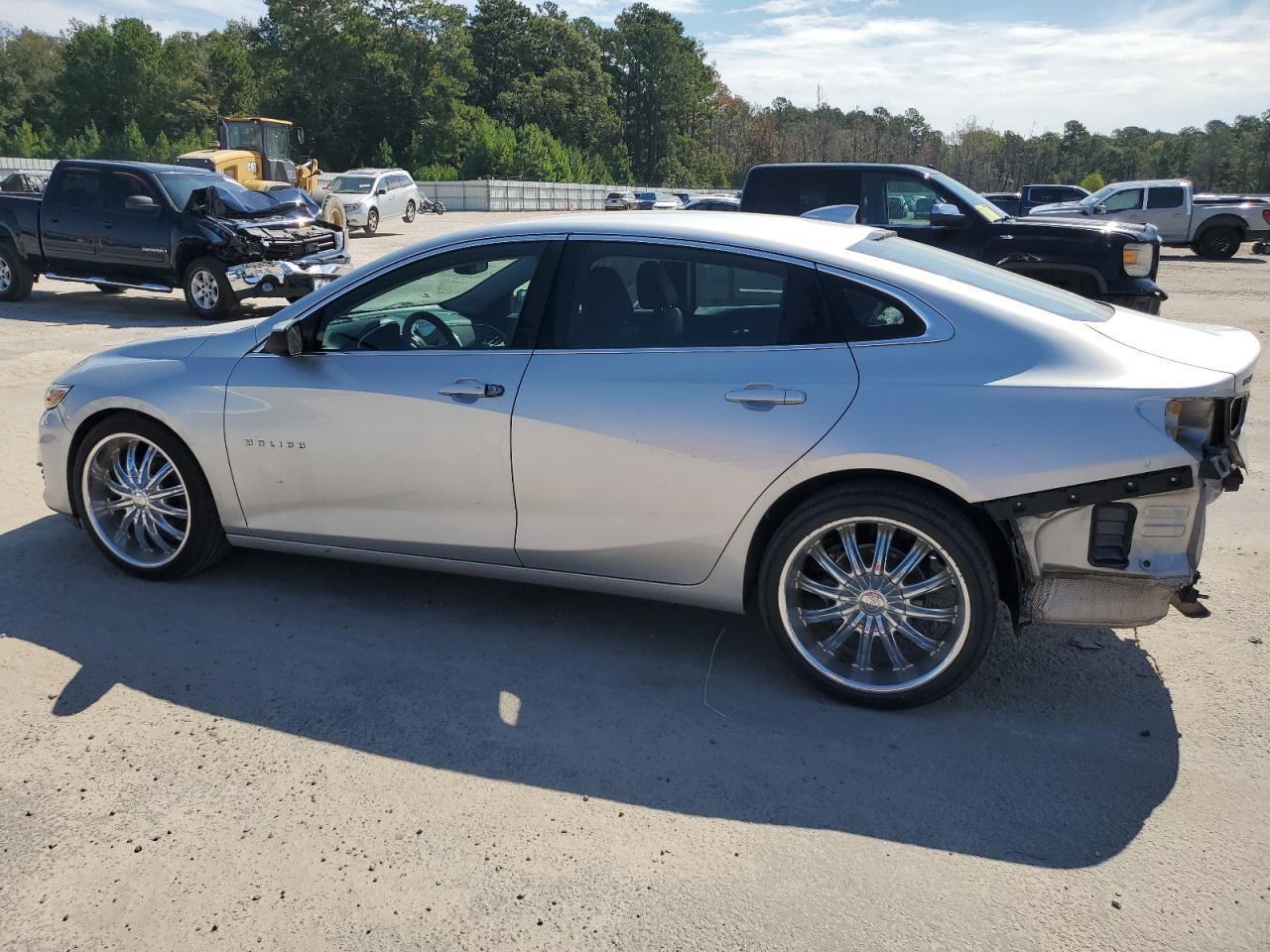 2019 Chevrolet Malibu Lt - Image 2