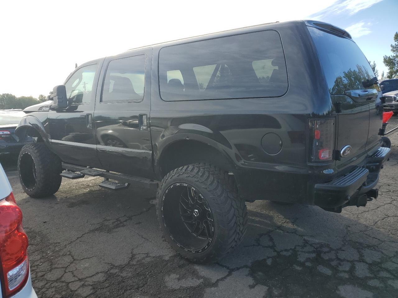 2004 Ford Excursion Xlt - Image 2