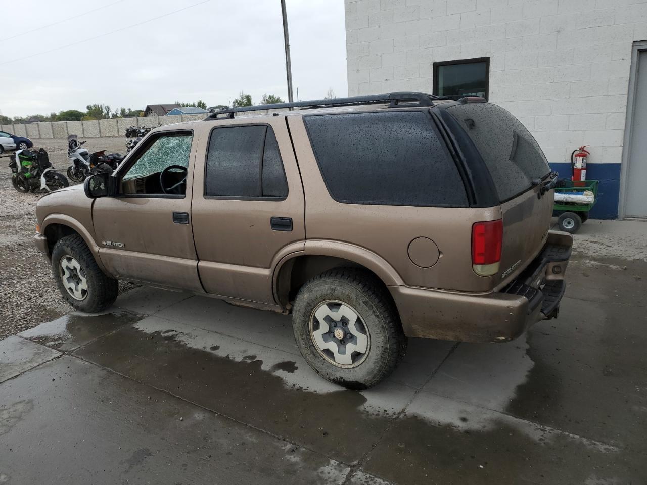 2003 Chevrolet Blazer - Image 2