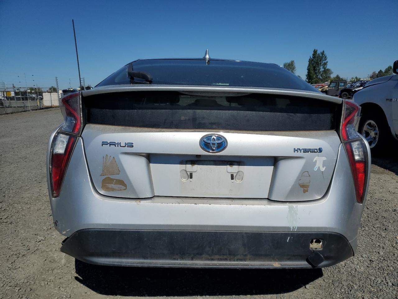 2016 Toyota Prius - Image 6