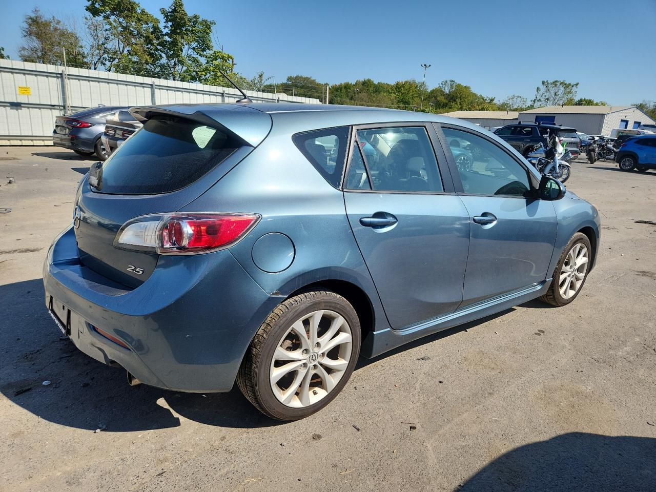 2011 Mazda 3 S - Image 3