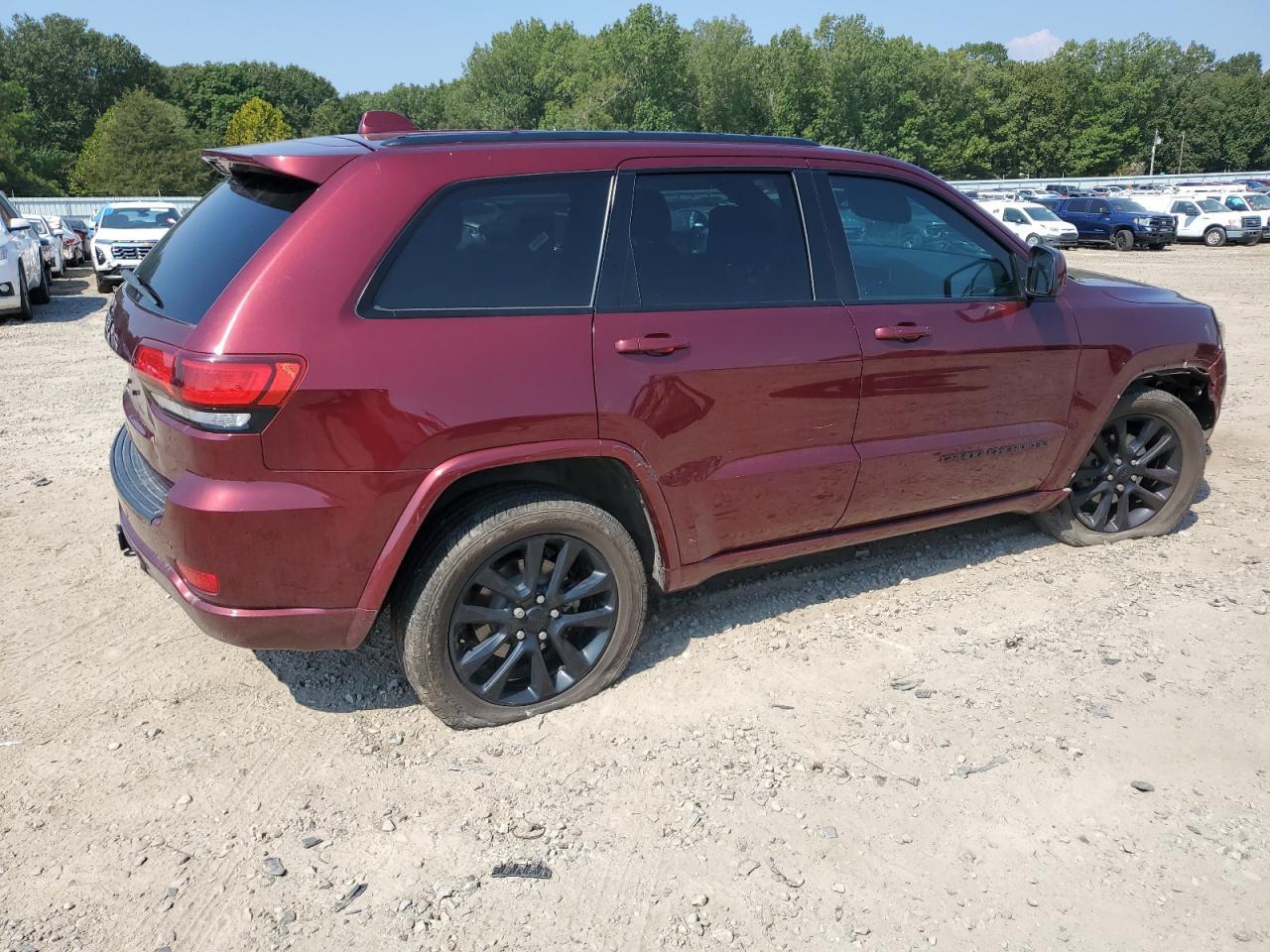 2020 Jeep Grand Cherokee Laredo - Image 3