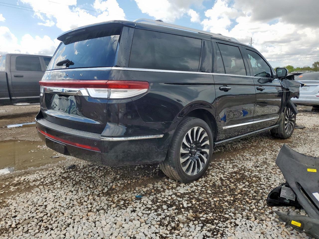 2023 Lincoln Navigator L Black Label - Image 3