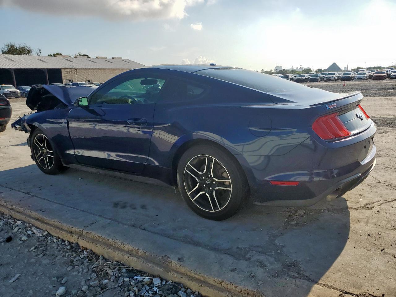2018 Ford Mustang - Фото 2
