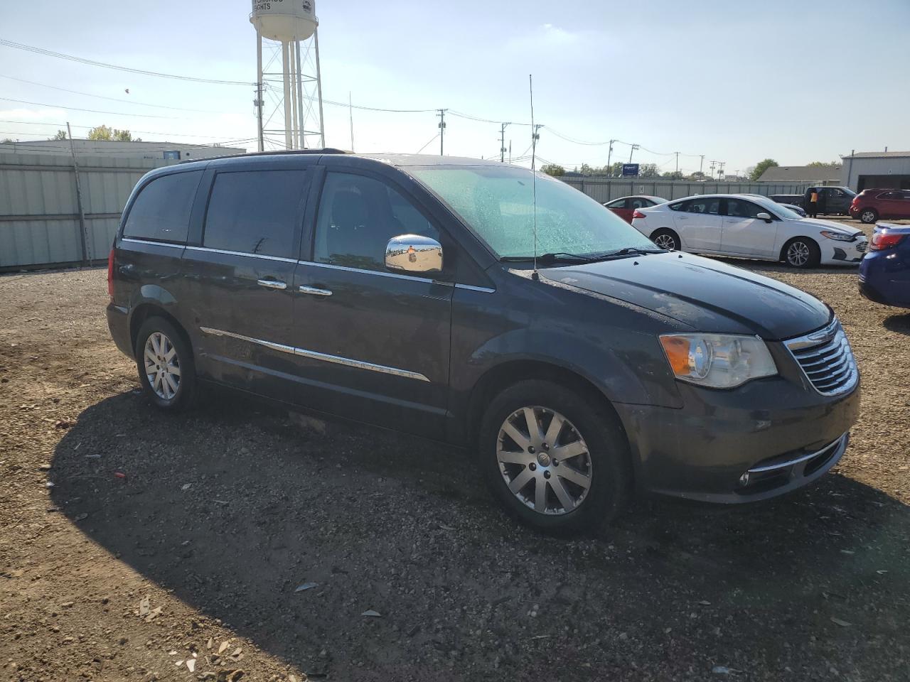 2012 Chrysler Town & Country Touring L - Фото 4