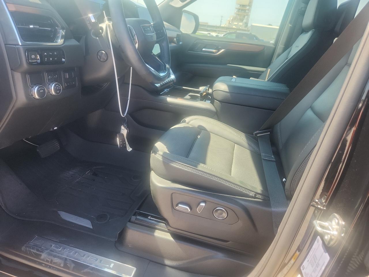 2025 GMC Yukon Denali - Image 7