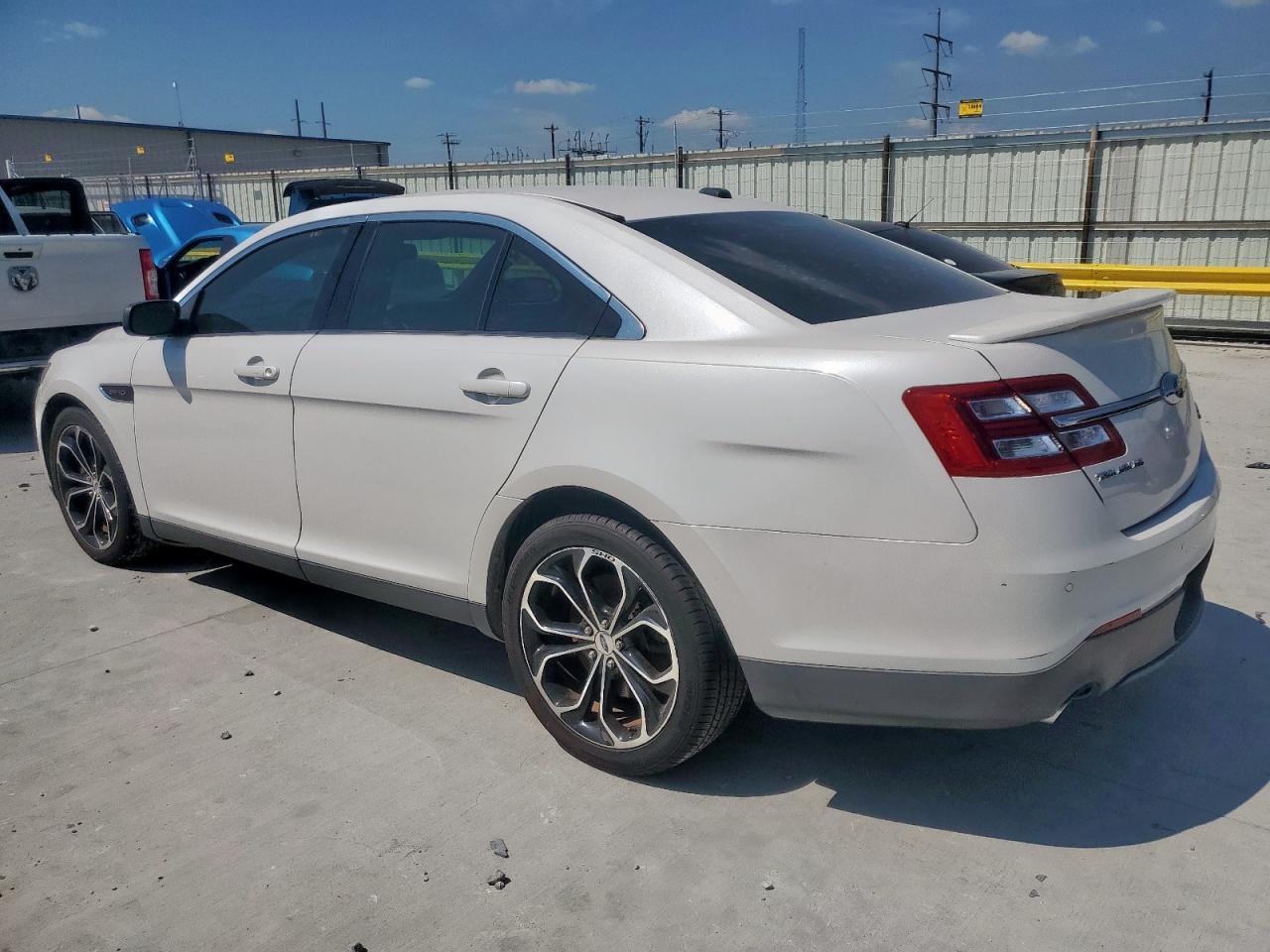 2015 Ford Taurus Sho - Image 2