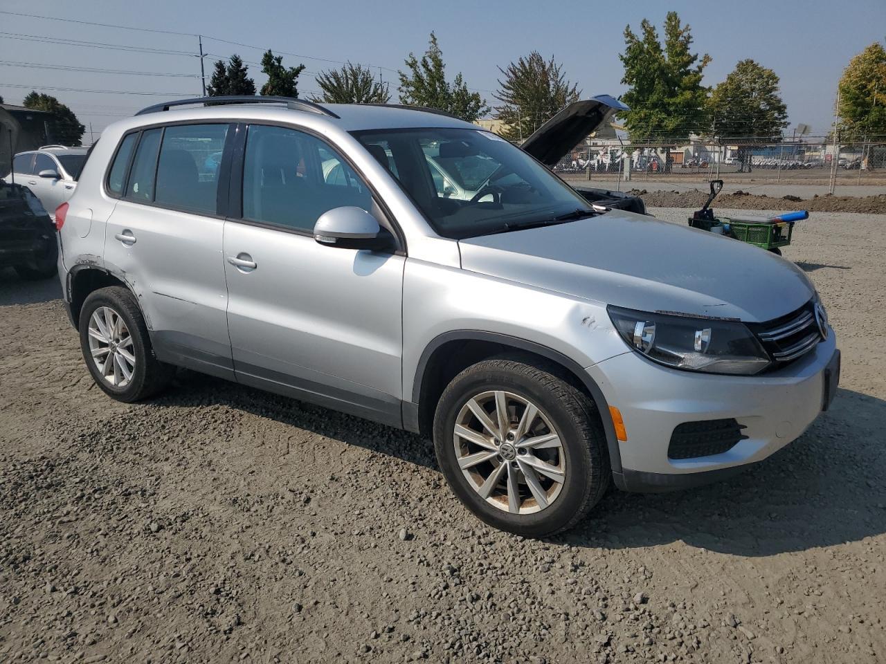 2017 Volkswagen Tiguan S - Фото 4