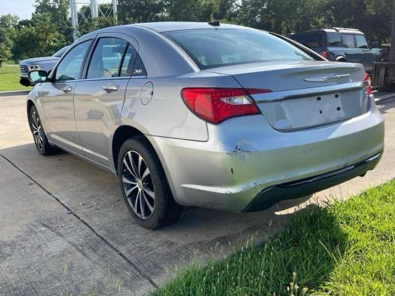 2013 Chrysler 200 Touring - Image 3