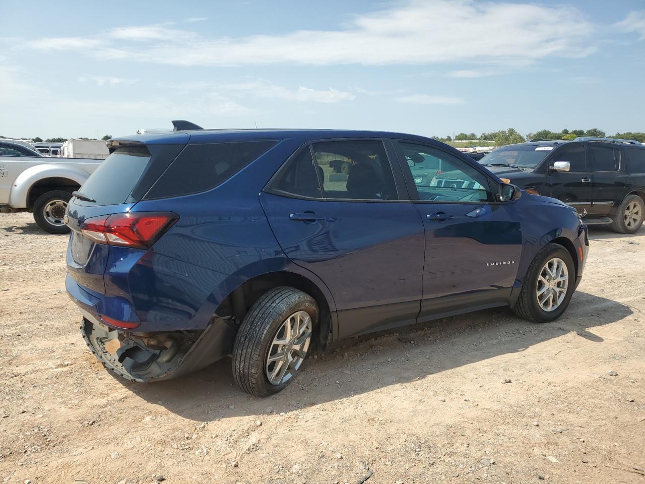 2022 Chevrolet Equinox Ls - Фото 3