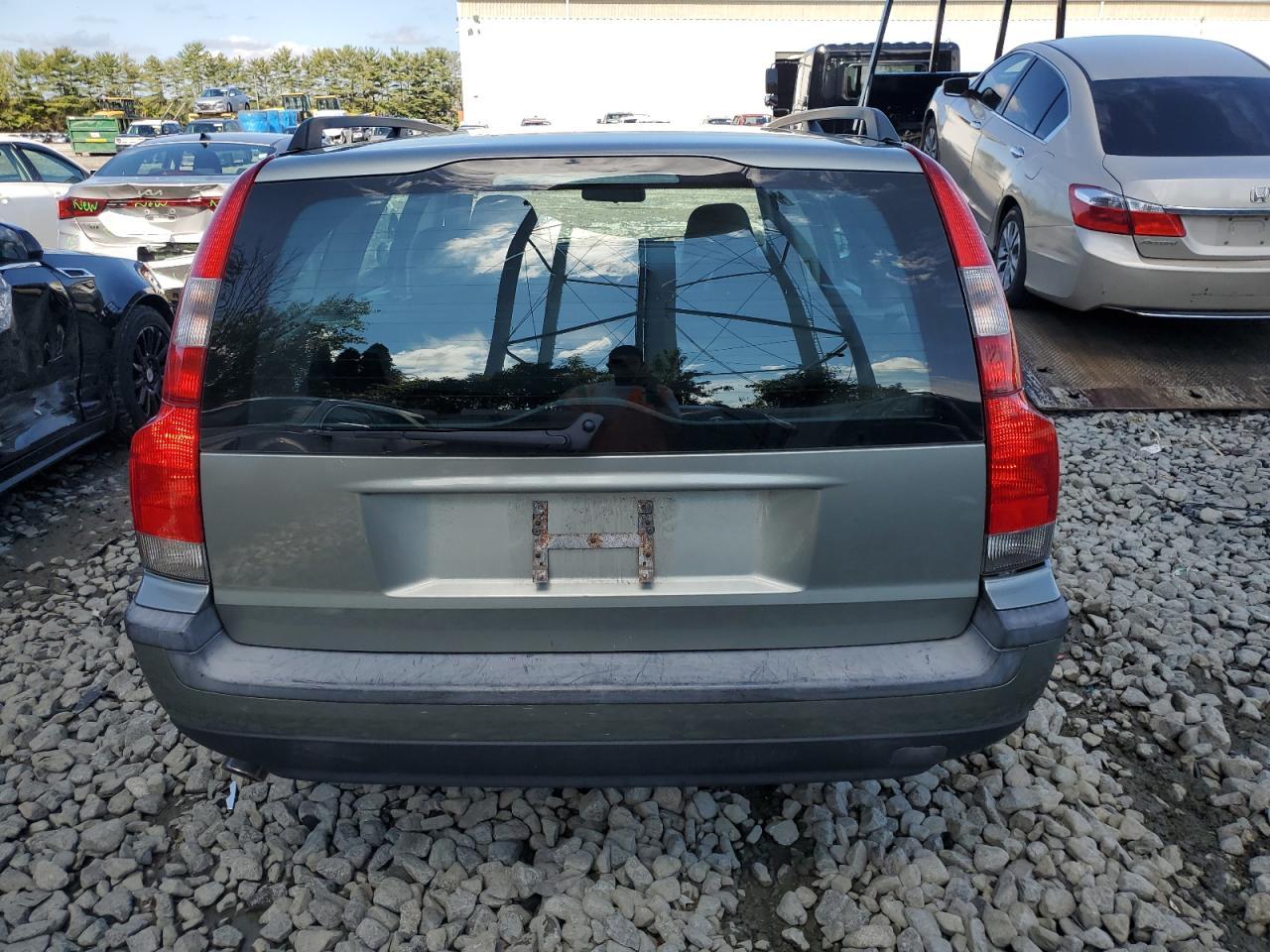 2007 Volvo V70 2.5T - Image 6