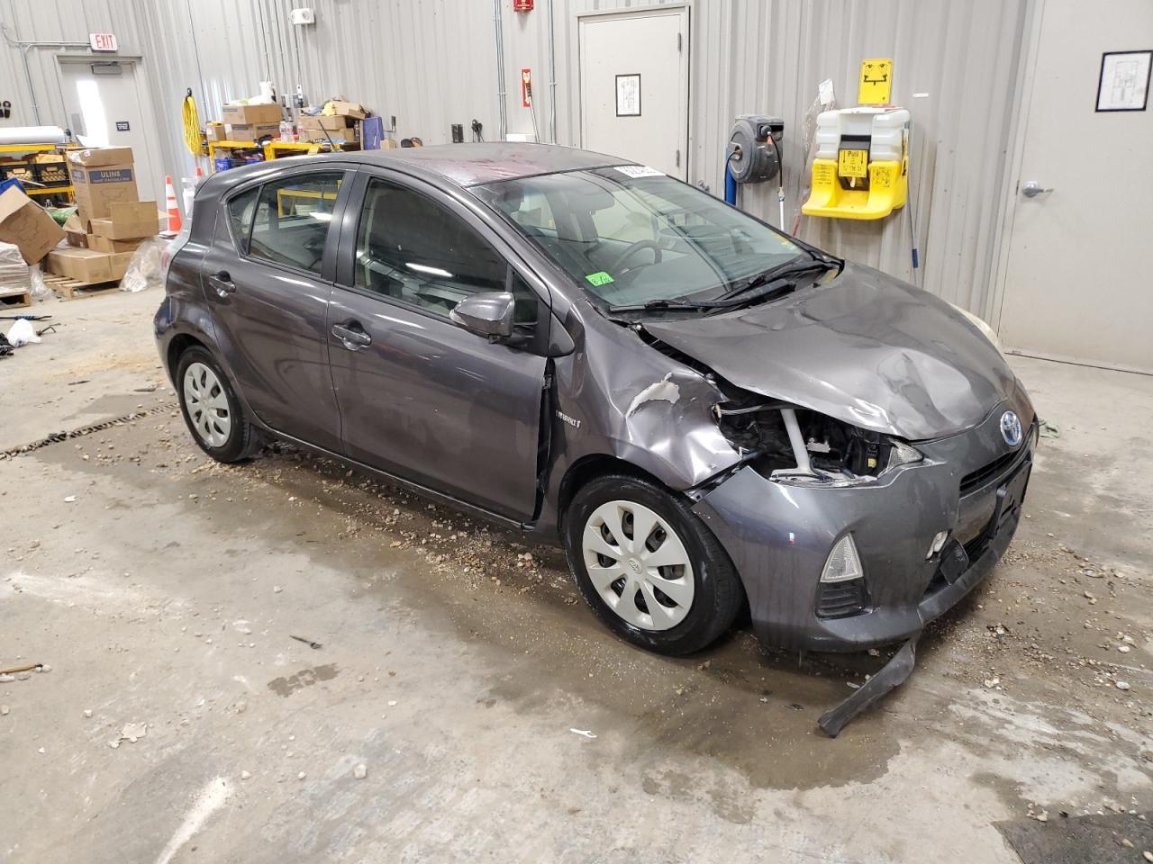 2014 Toyota Prius C - Image 4