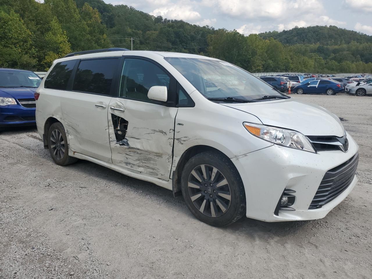 2020 Toyota Sienna Xle - Фото 4