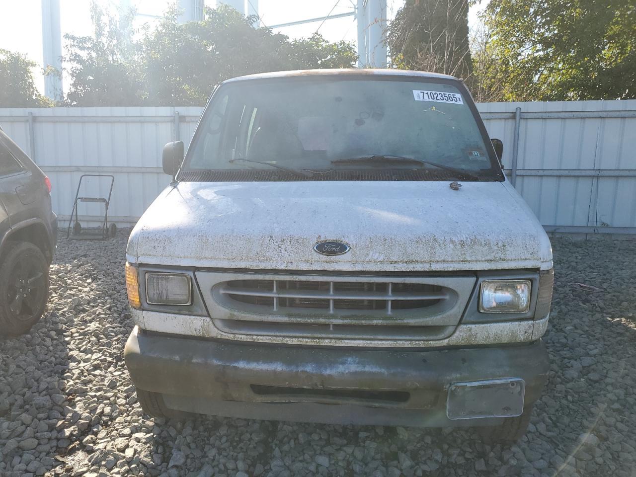 2002 Ford Econoline E250 Van - Фото 5