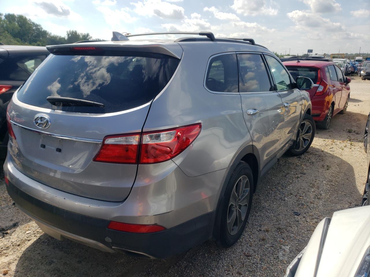 2015 Hyundai Santa Fe Gls - Image 3