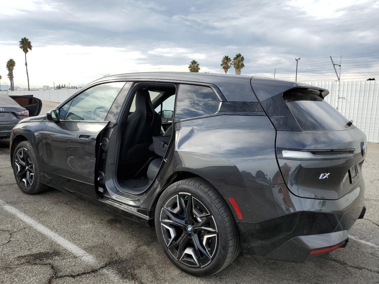 2025 BMW Ix xDrive50 - Фото 2