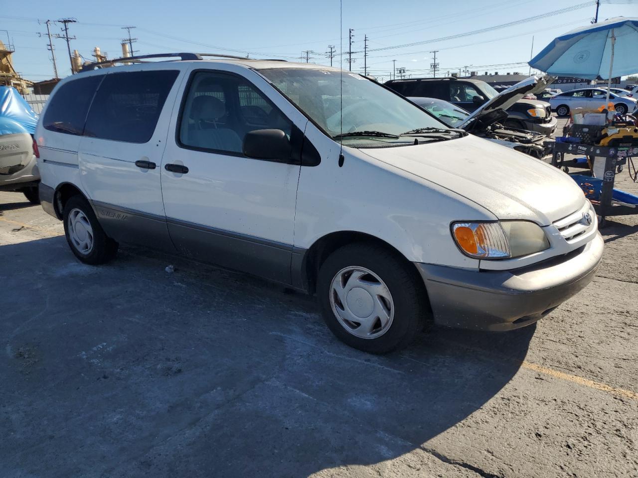 2001 Toyota Sienna Le - Image 4