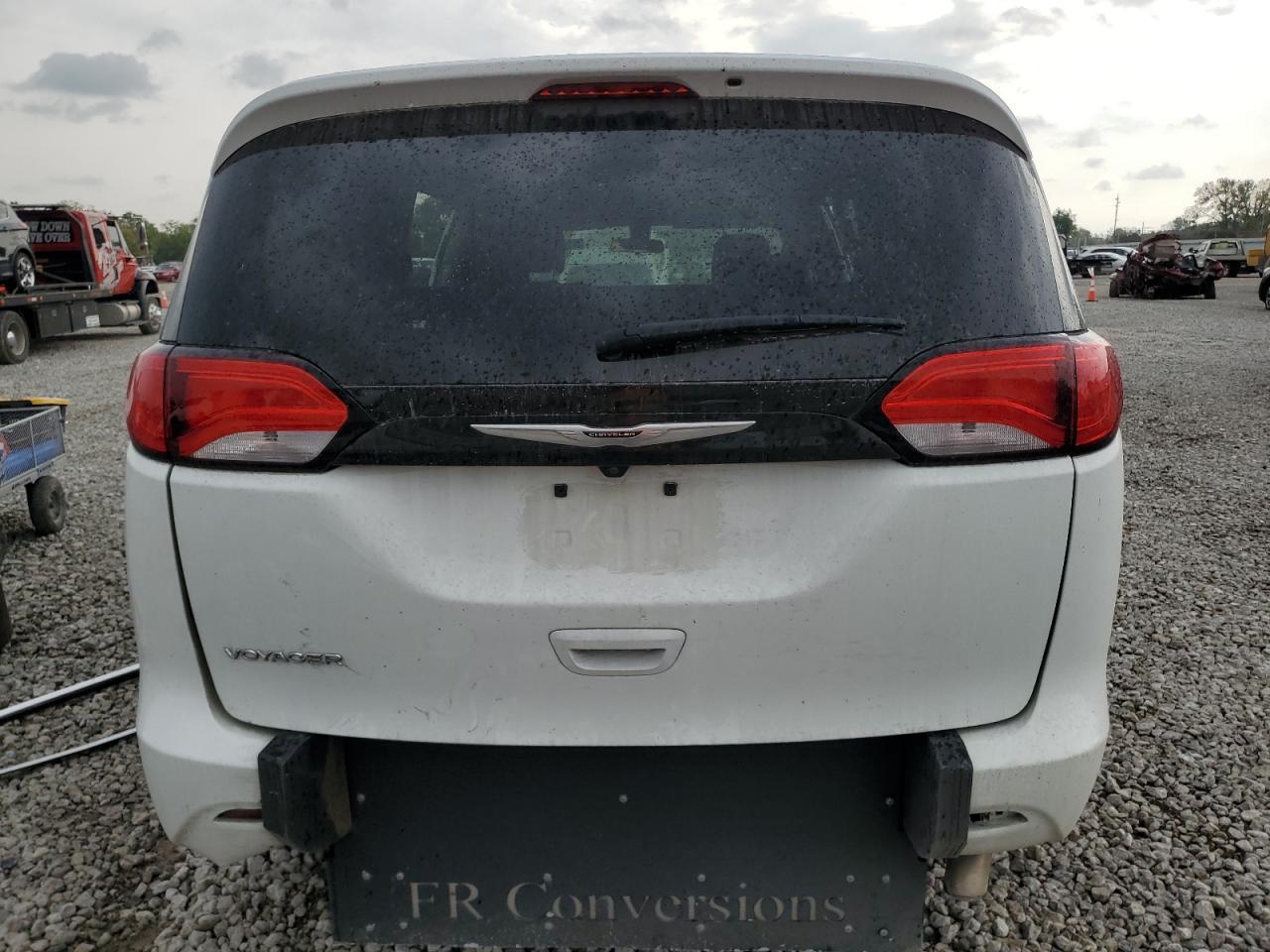 2022 Chrysler Voyager Lx - Image 6