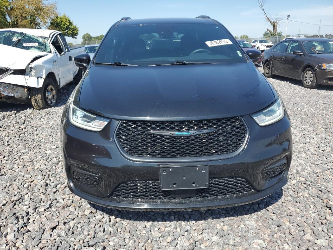 2021 Chrysler Pacifica Hybrid Limited - Image 5