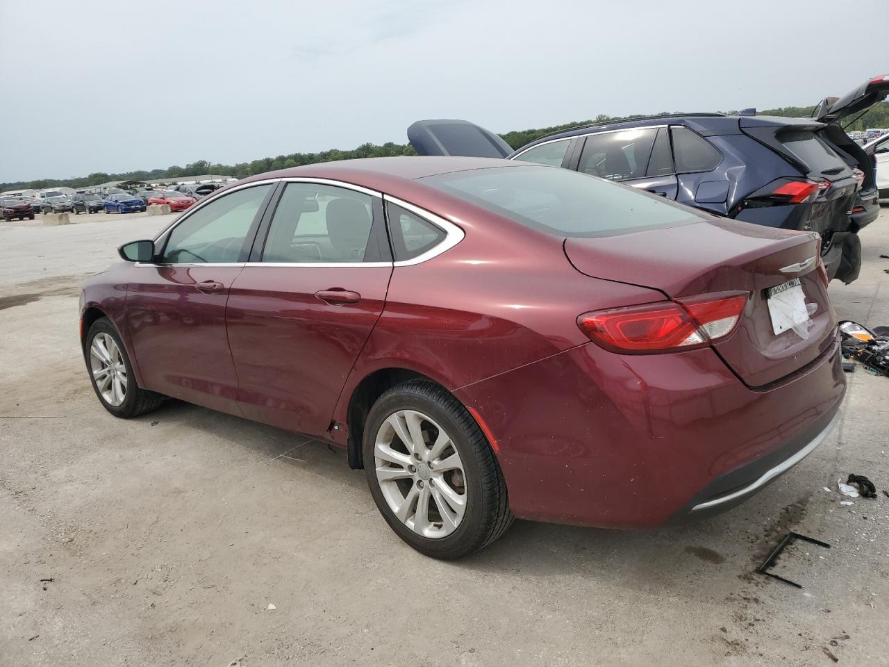 2015 Chrysler 200 Limited - Фото 2