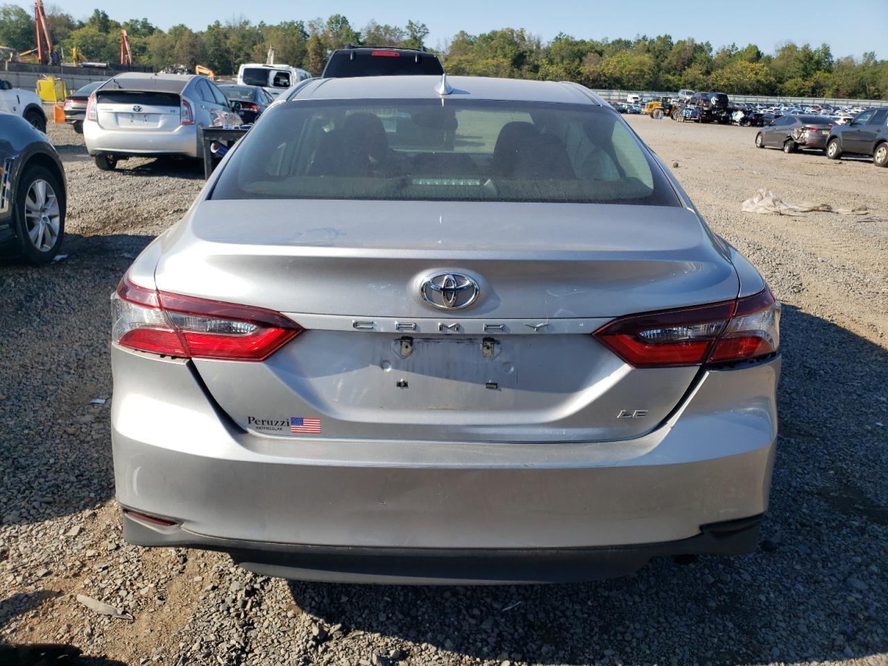 2021 Toyota Camry Le - Фото 6